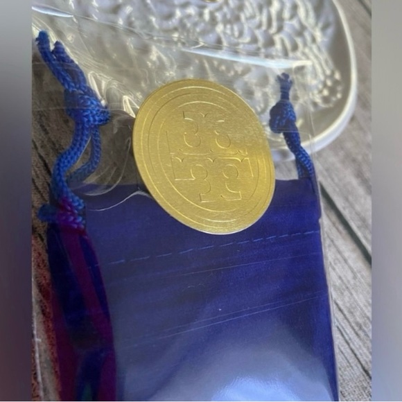 New! Gorgeous beaded, stretchy bracelet with Tory Burch logo charm - Picture 13 of 16